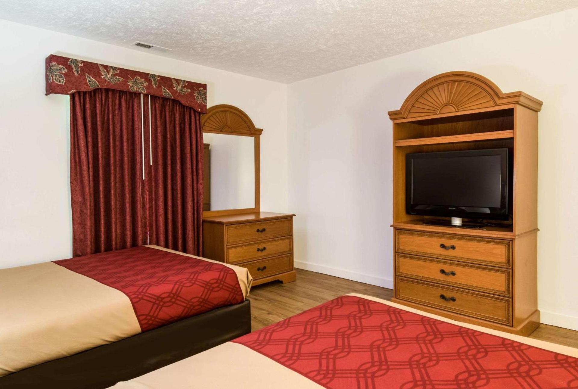 Econo Lodge Inn & Suites Lake Harmony - Pocono Mountains Area photo 32