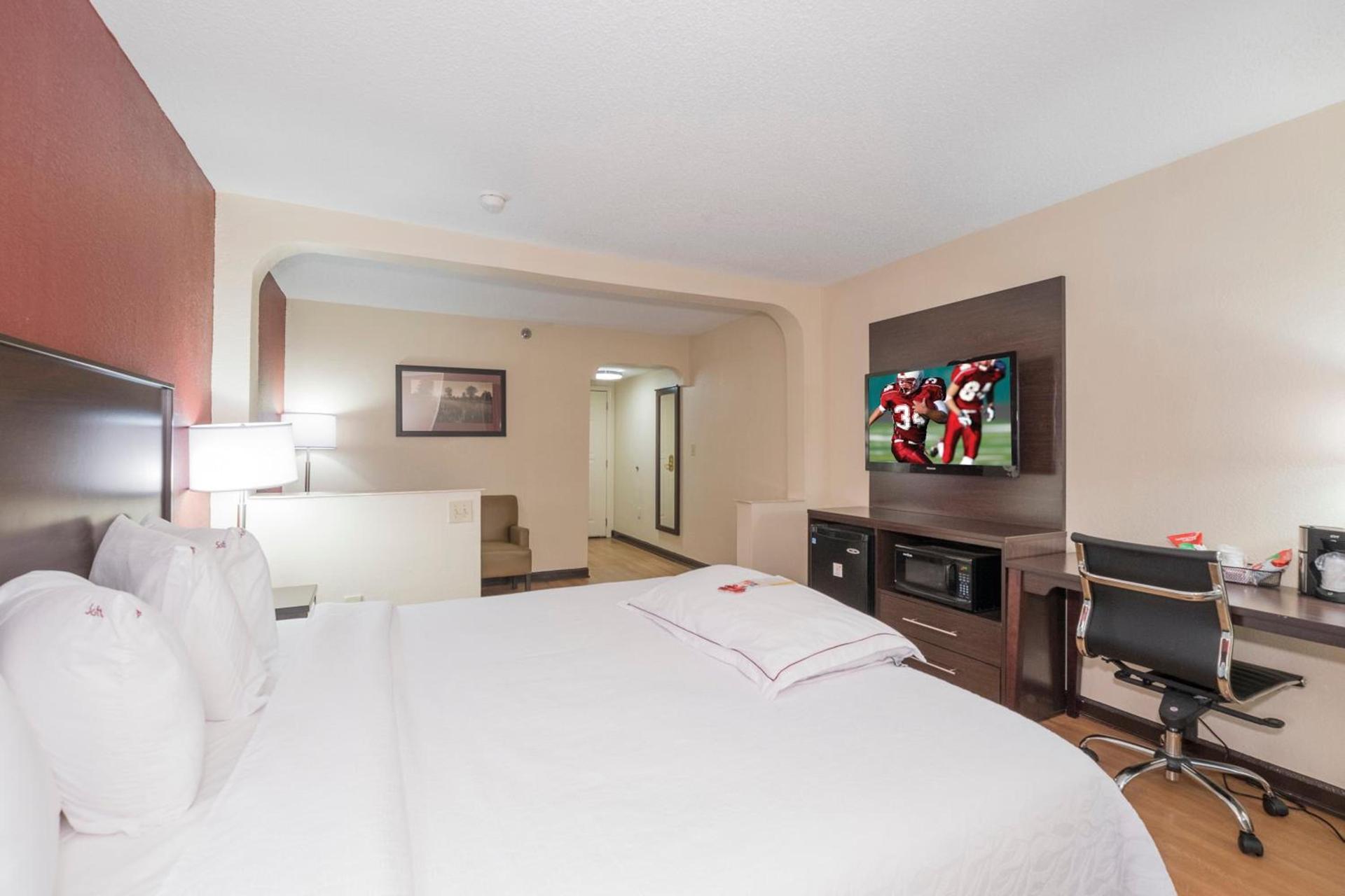 Red Roof Inn PLUS+ & Suites Opelika photo 33