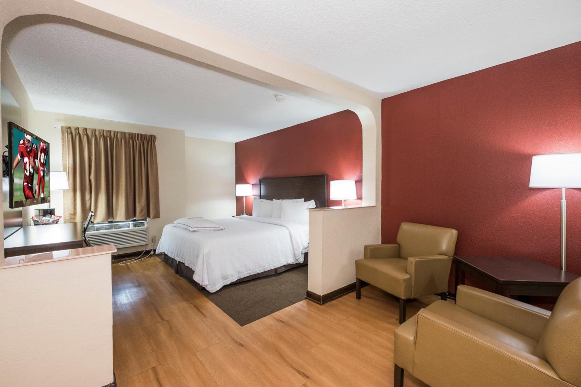 Red Roof Inn PLUS+ & Suites Opelika photo 35