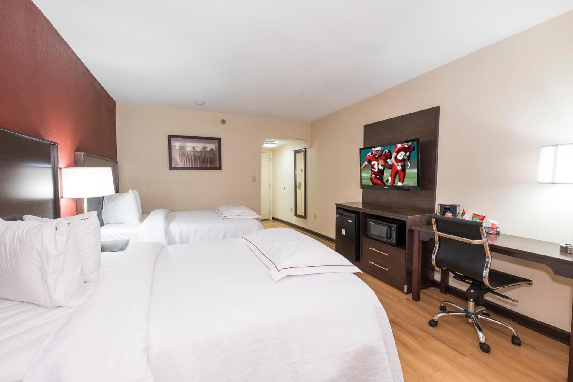 Red Roof Inn PLUS+ & Suites Opelika photo 38