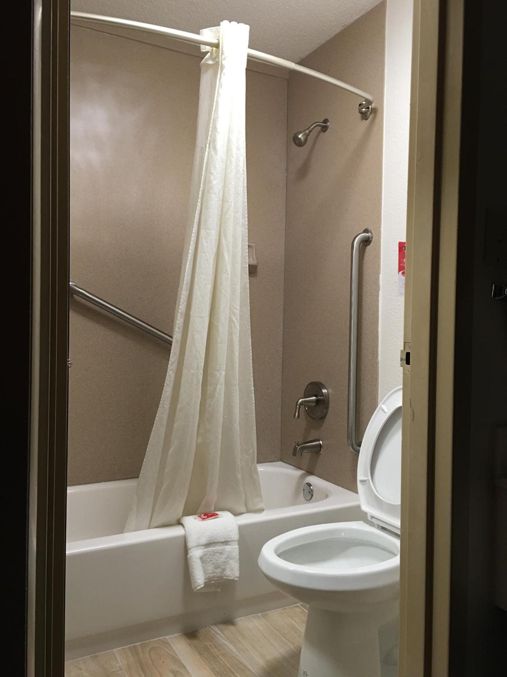 Econo Lodge Marion I-81 photo 30