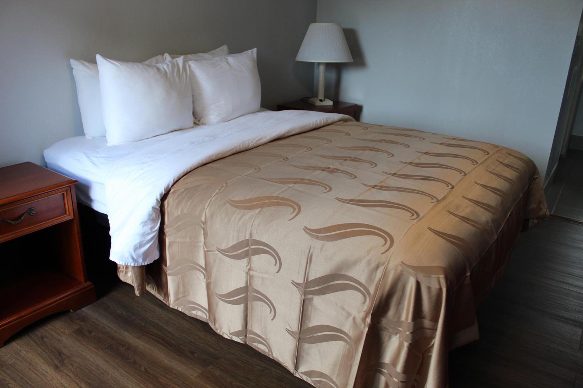Quality Inn - On The Lake Clarksville-Boydton photo 50