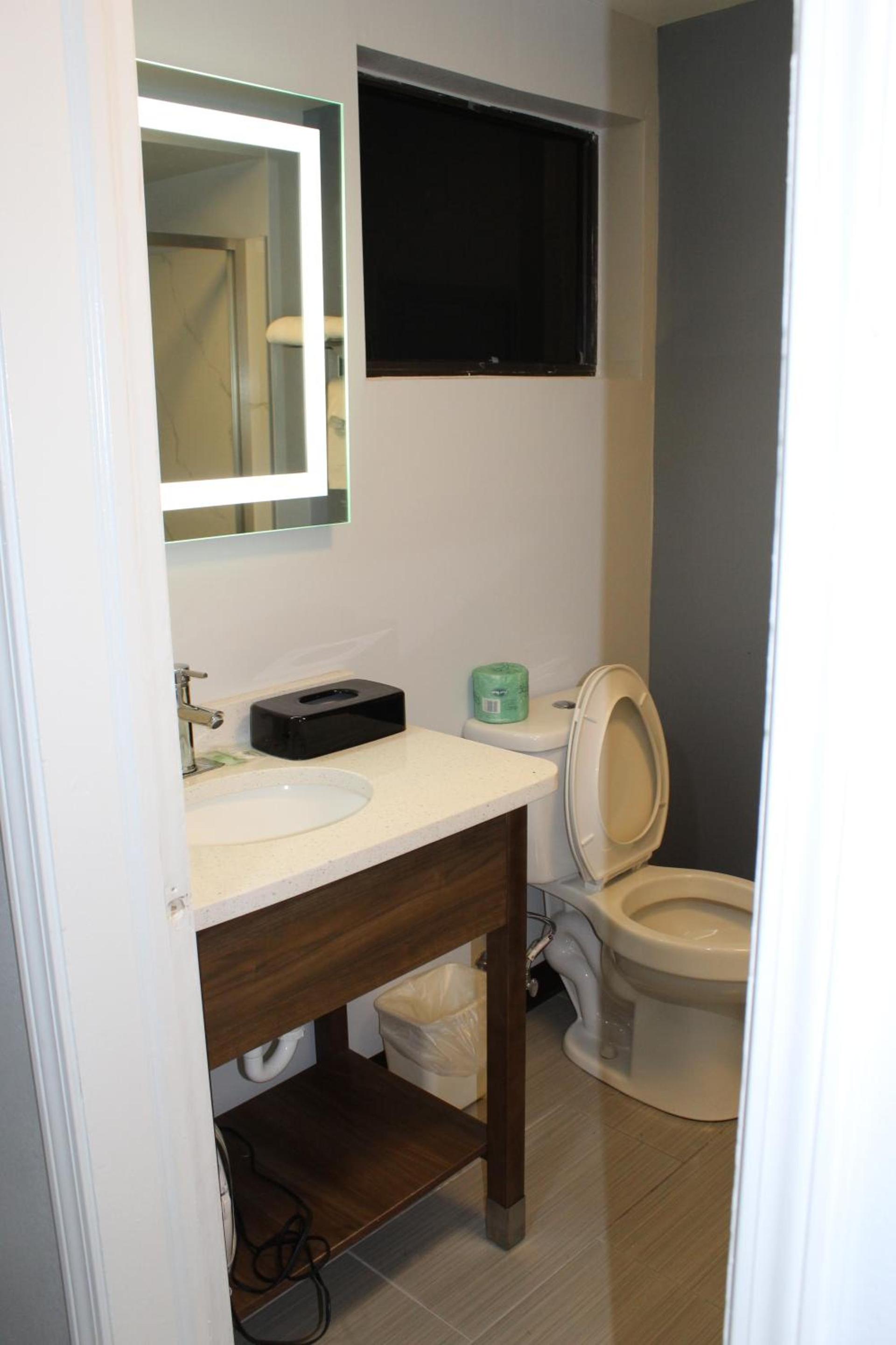 Quality Inn - On The Lake Clarksville-Boydton photo 57