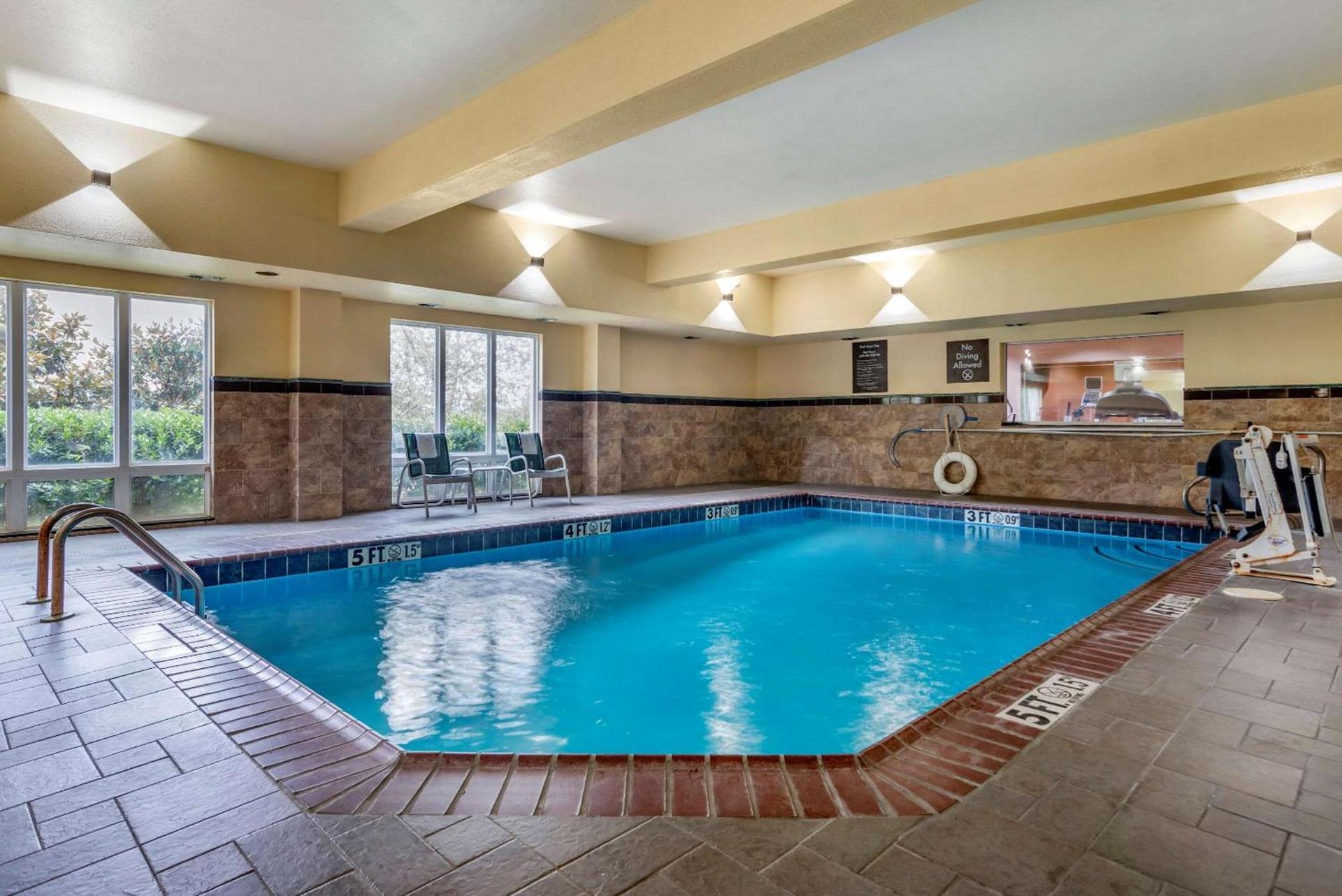 Comfort Suites Vicksburg photo 16