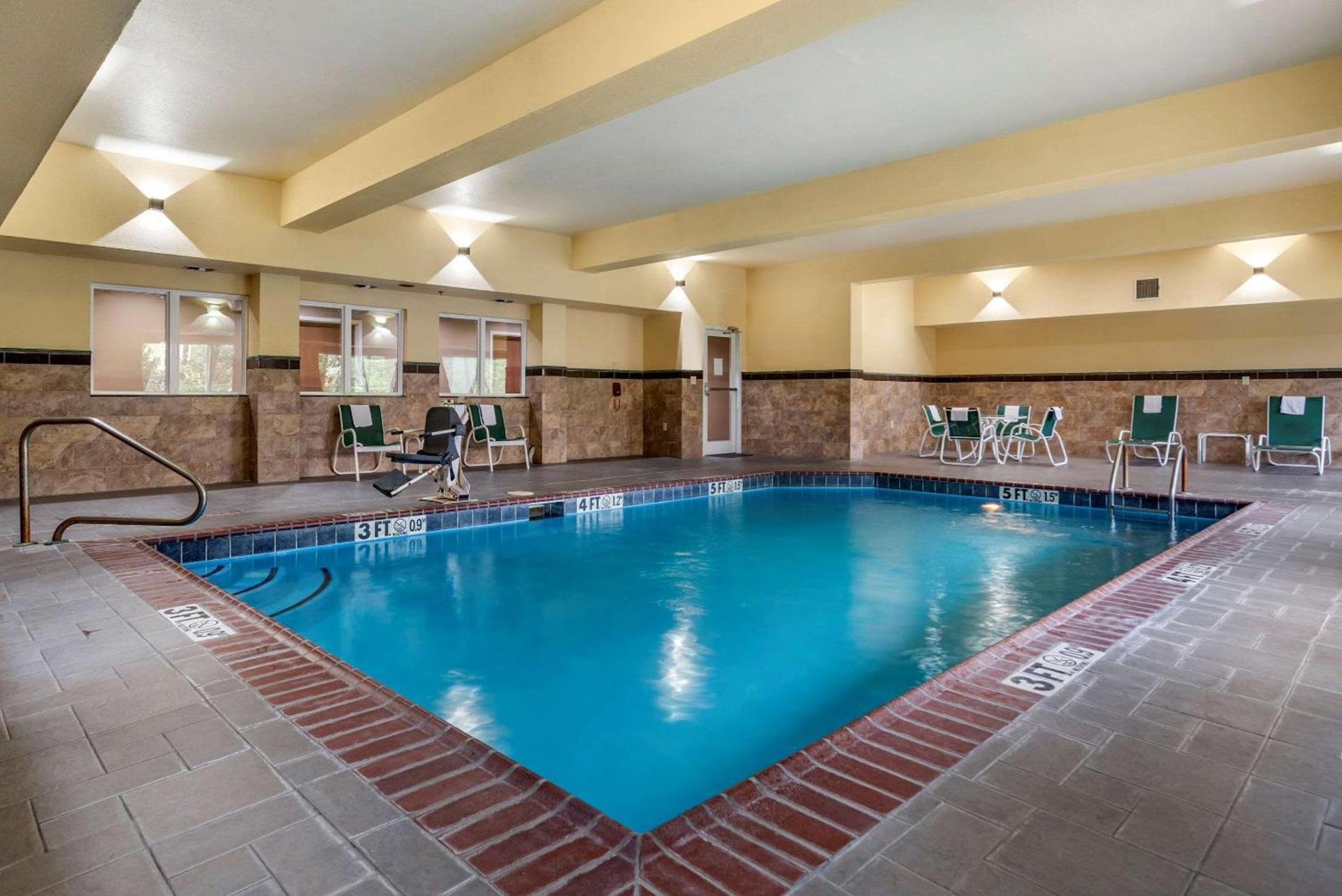 Comfort Suites Vicksburg photo 17