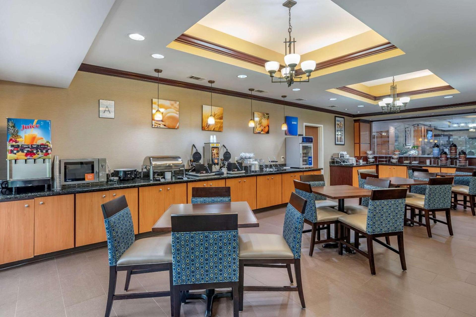 Comfort Suites Vicksburg photo 20