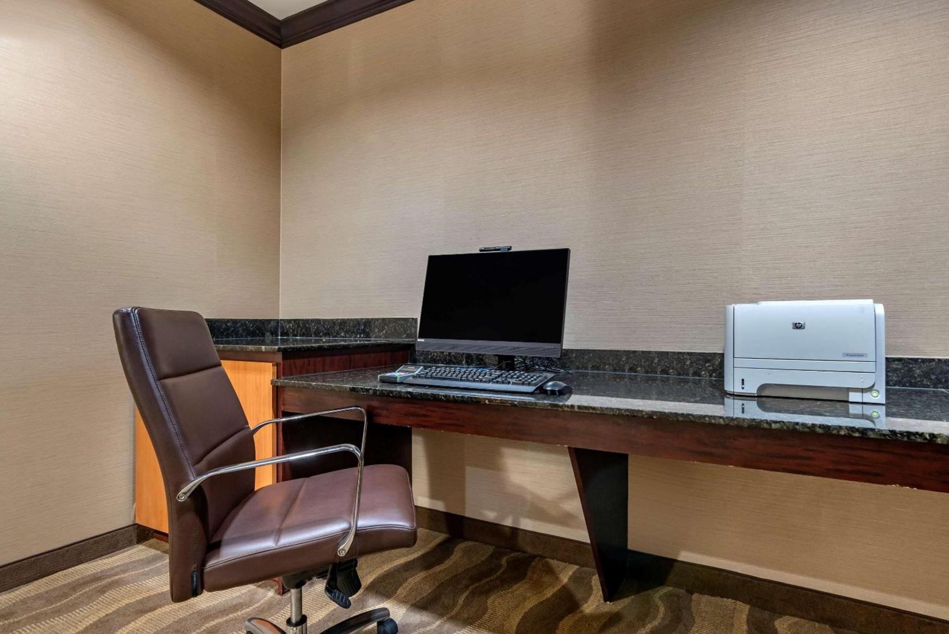 Comfort Suites Vicksburg photo 19