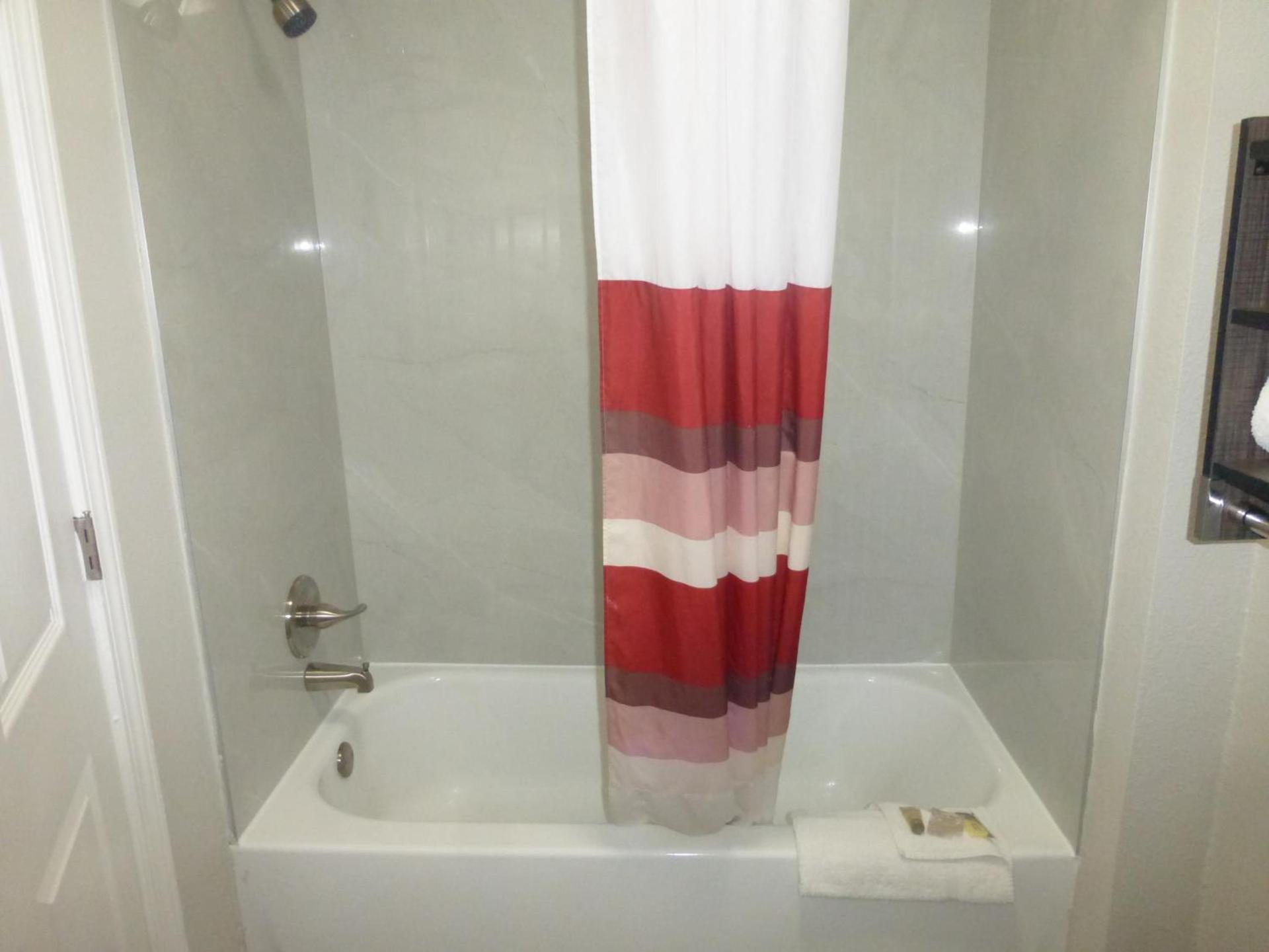 Red Roof Inn & Suites Mobile SW - I-10 photo 24