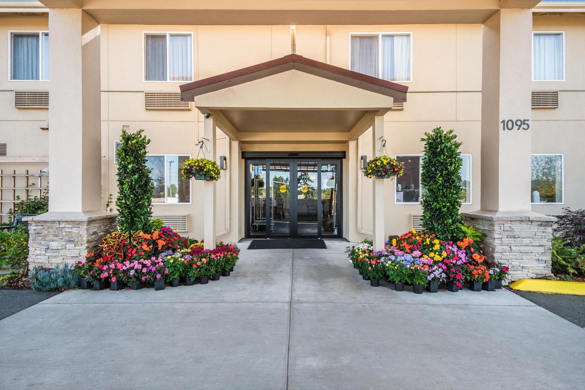 Red Lion Inn & Suites Sequim at Olympic National Park photo 4