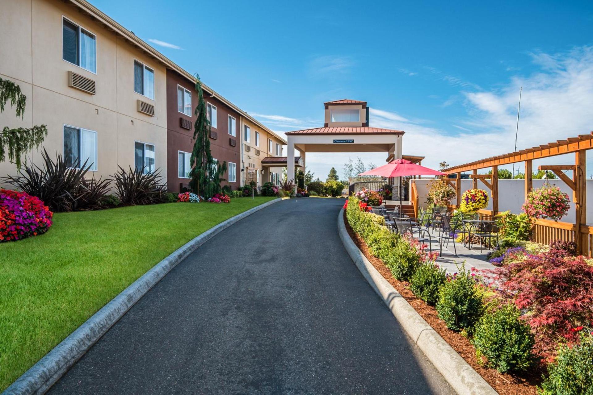 Red Lion Inn & Suites Sequim at Olympic National Park photo 5