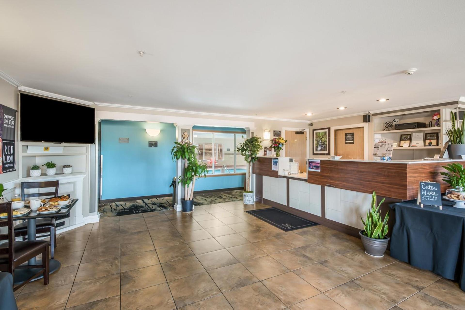 Red Lion Inn & Suites Sequim at Olympic National Park photo 7