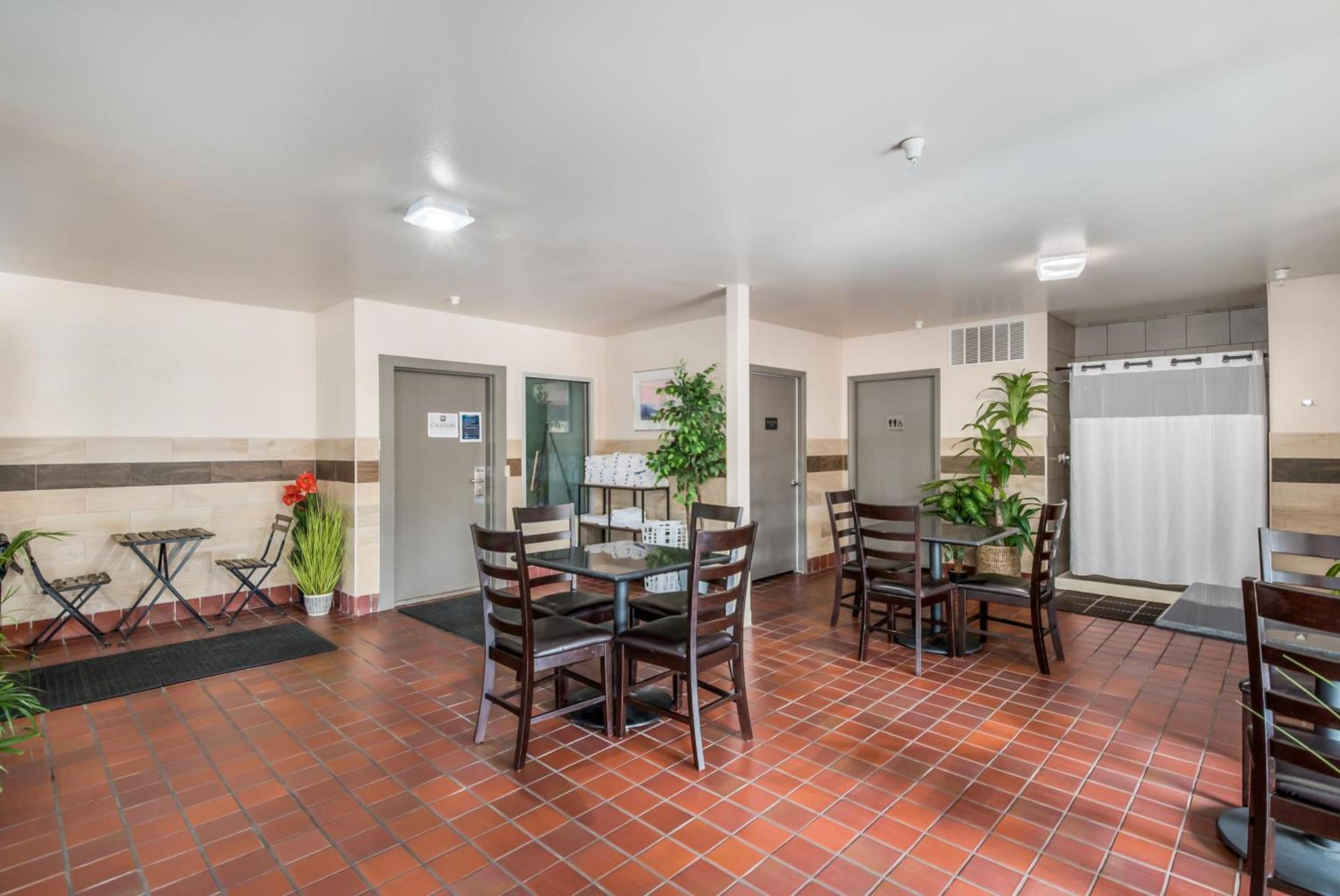 Red Lion Inn & Suites Sequim at Olympic National Park photo 10