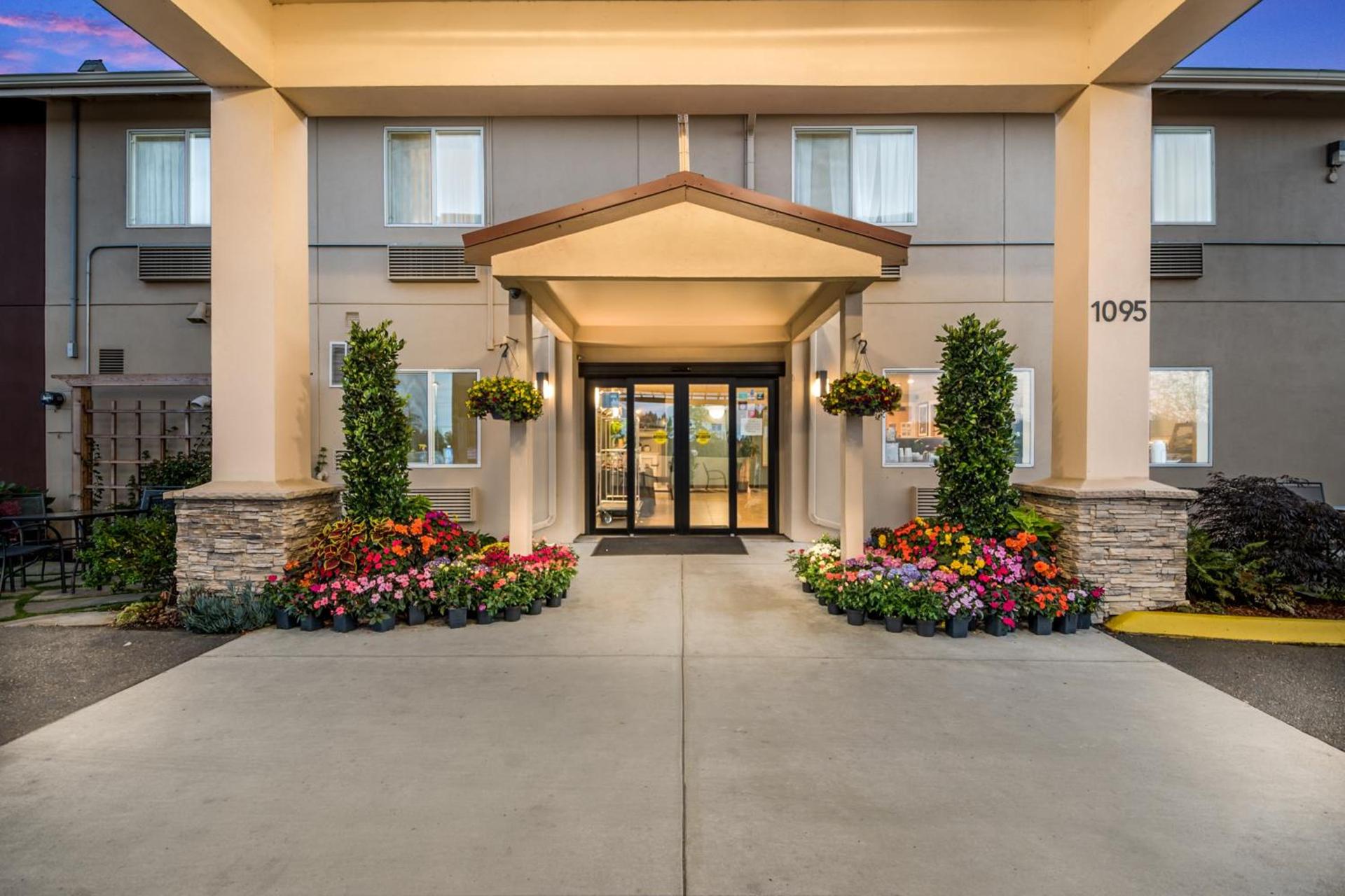 Red Lion Inn & Suites Sequim at Olympic National Park photo 18