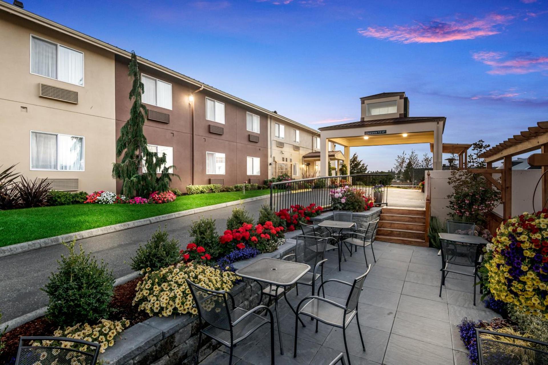 Red Lion Inn & Suites Sequim at Olympic National Park photo 17