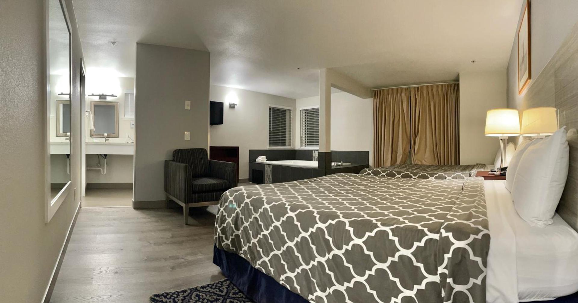 Americas Inn & Suite photo 6