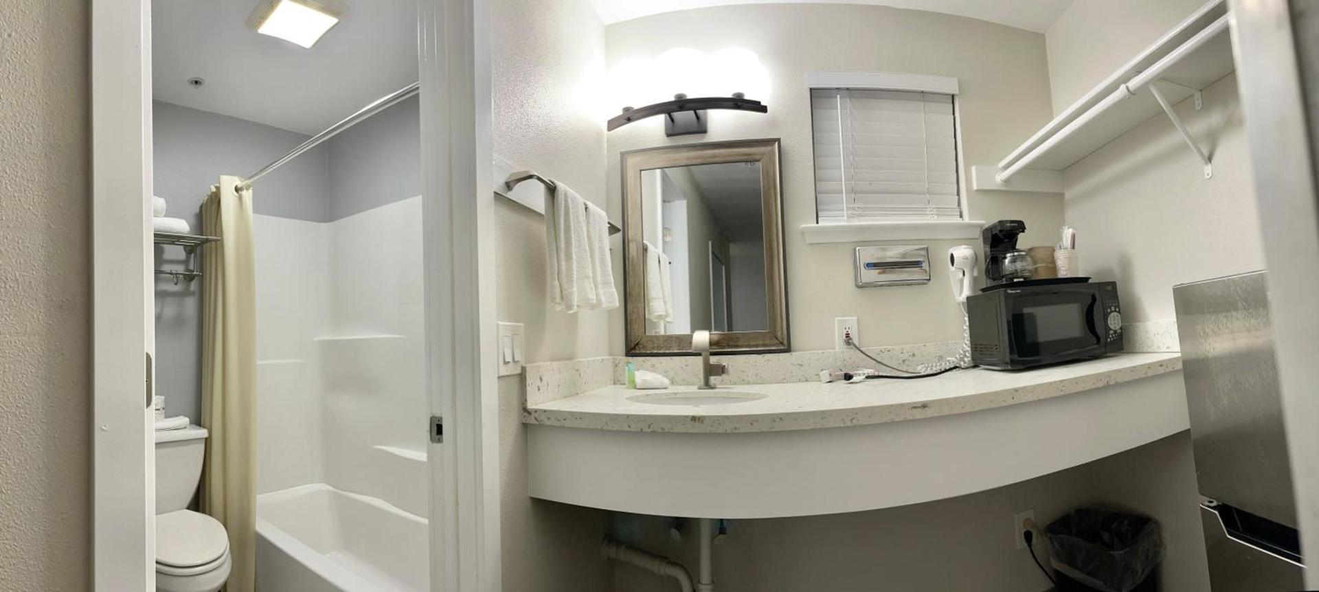 Americas Inn & Suite photo 5