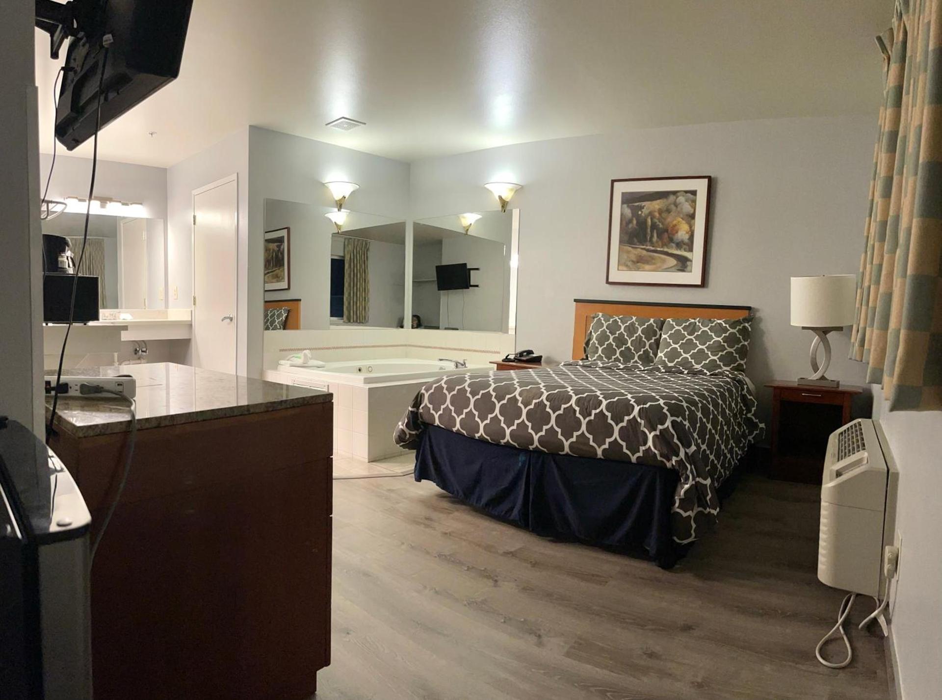 Americas Inn & Suite photo 10