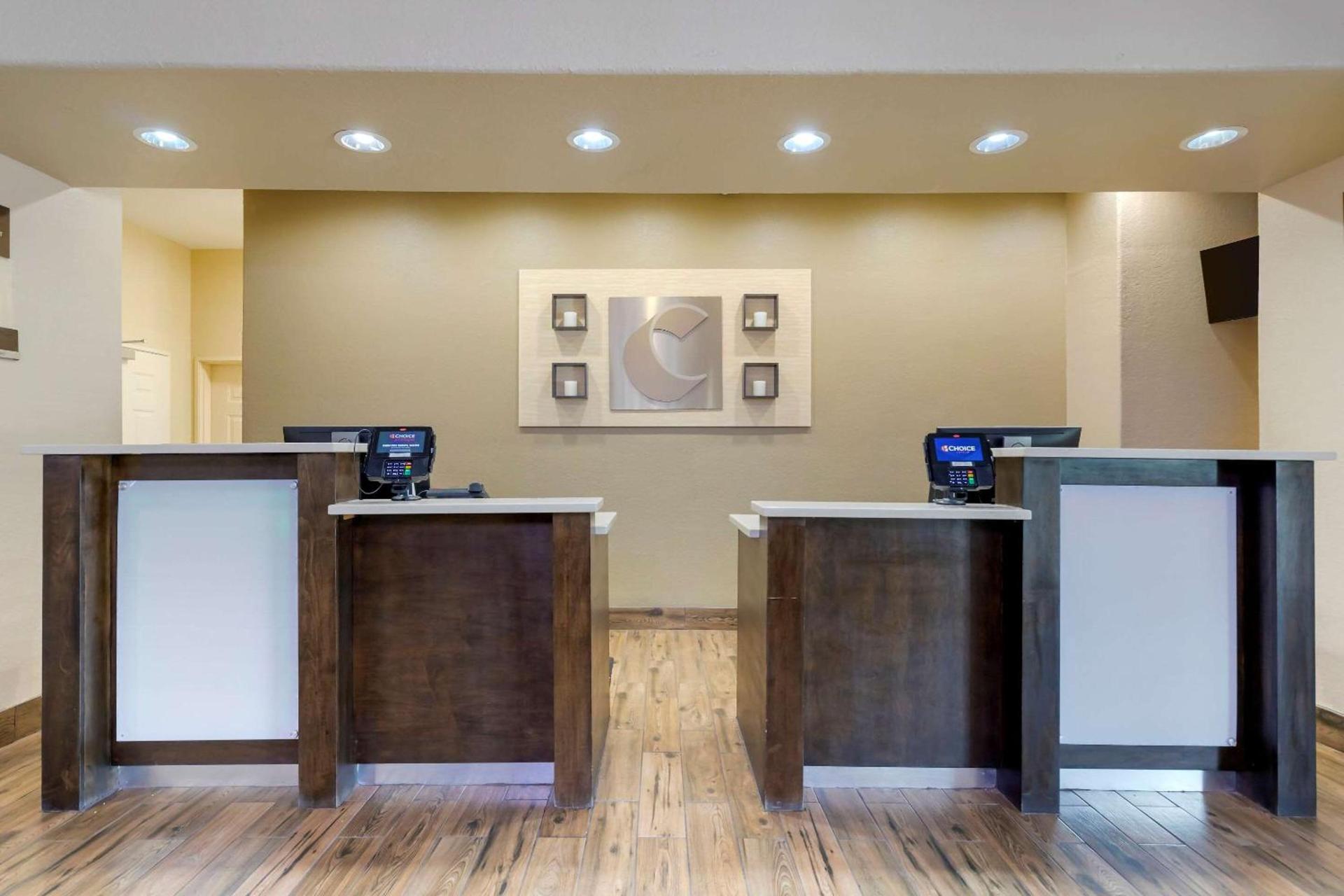 Comfort Inn & Suites Near Six Flags & Medical Center photo 6
