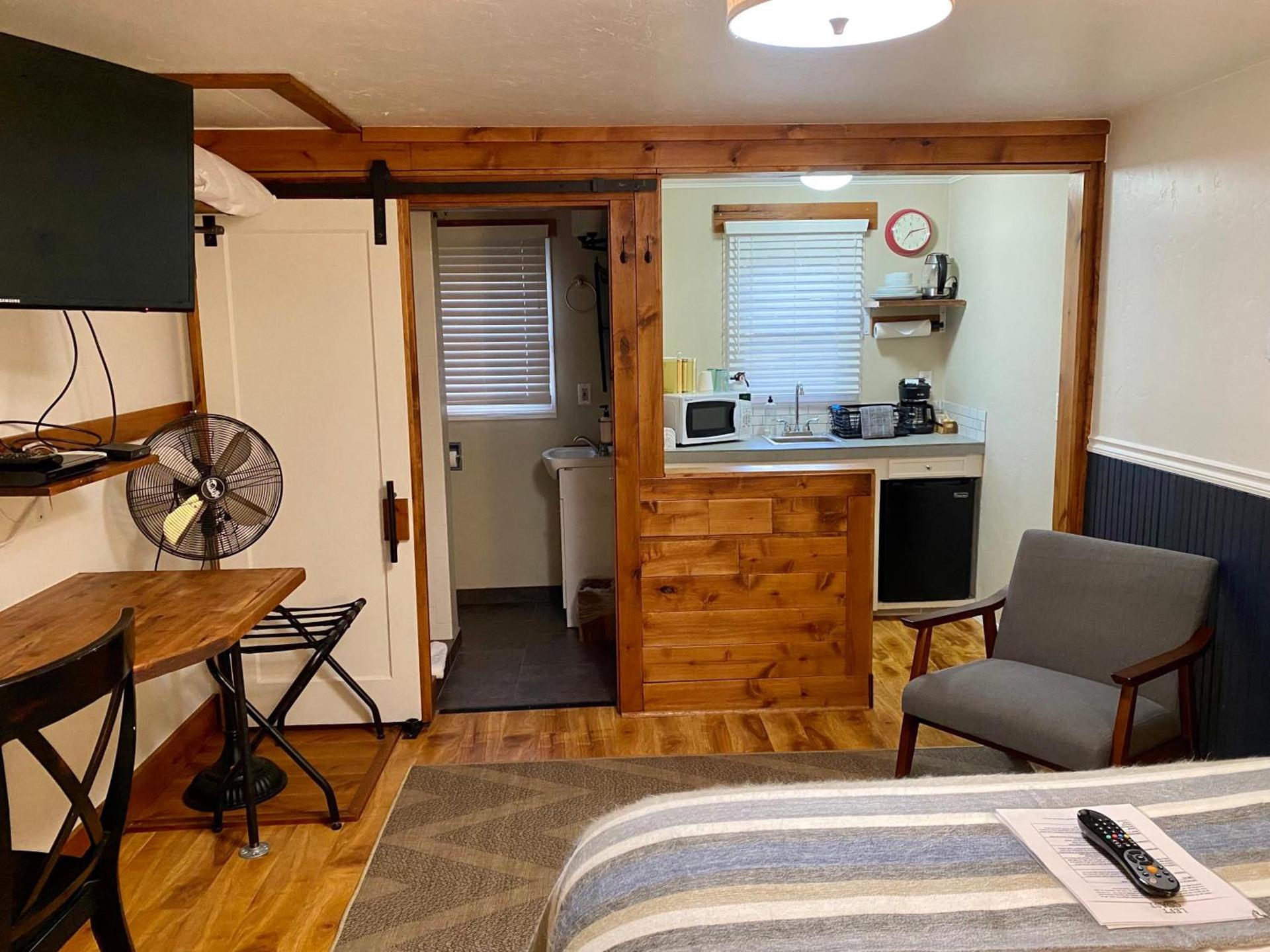 The Stranger Lodge - Pet Friendly photo 8