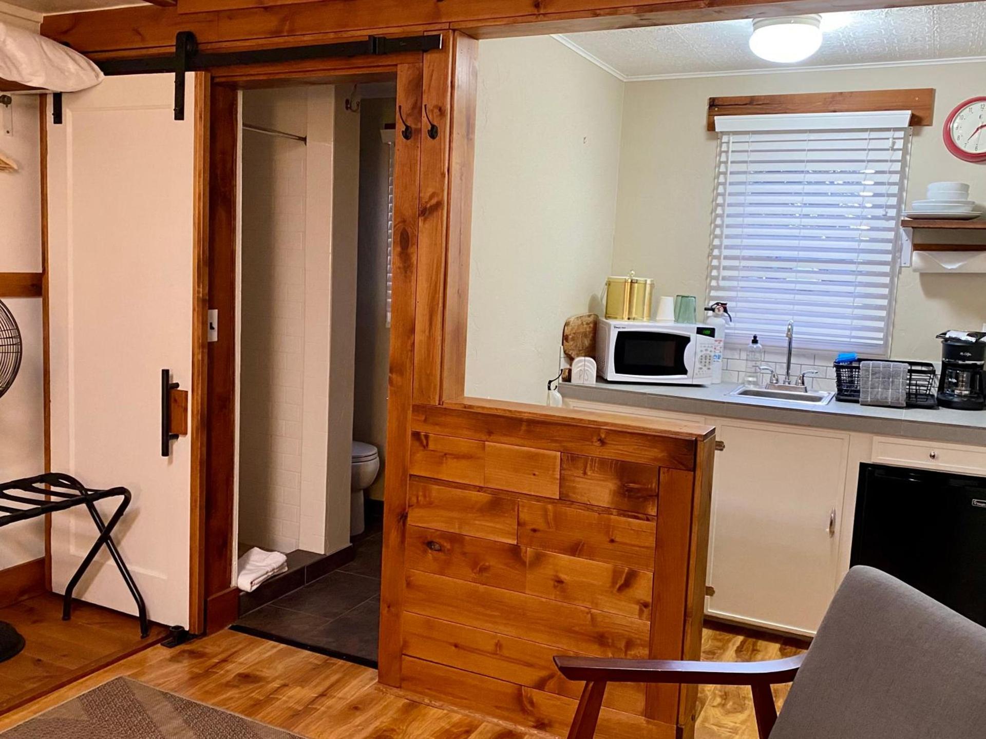 The Stranger Lodge - Pet Friendly photo 36