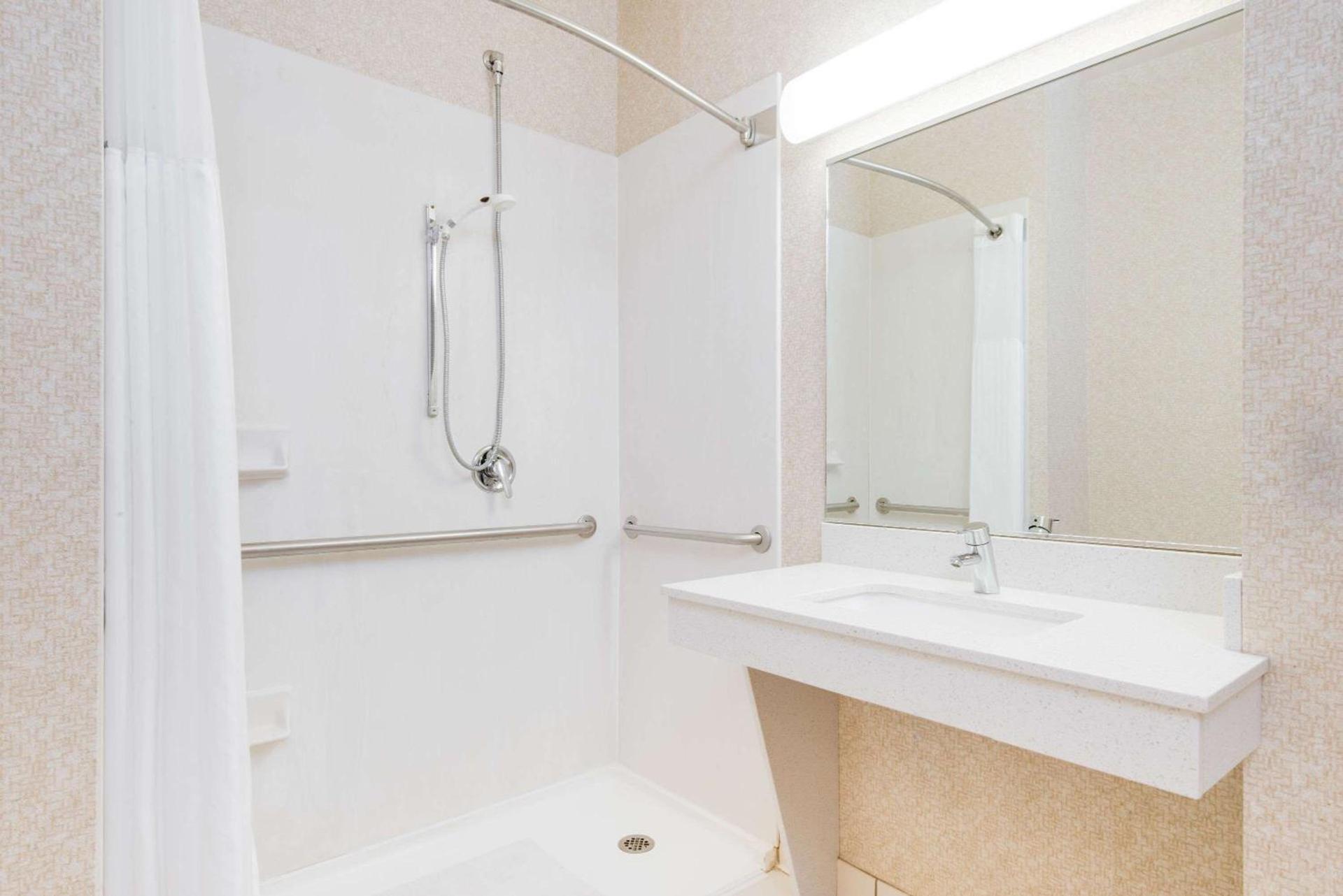 Wingate by Wyndham Gillette photo 15