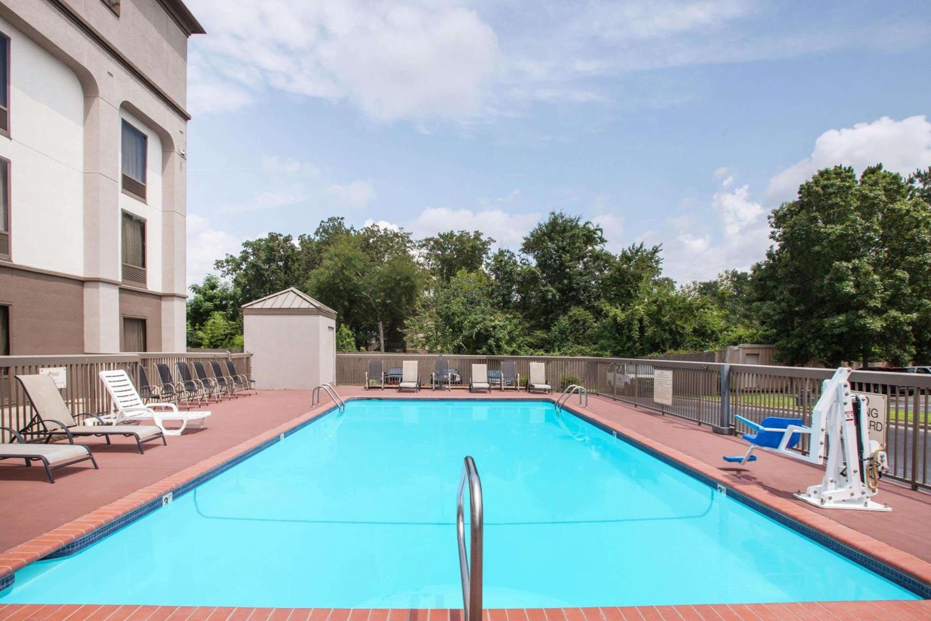 Wingate by Wyndham North Little Rock photo 3