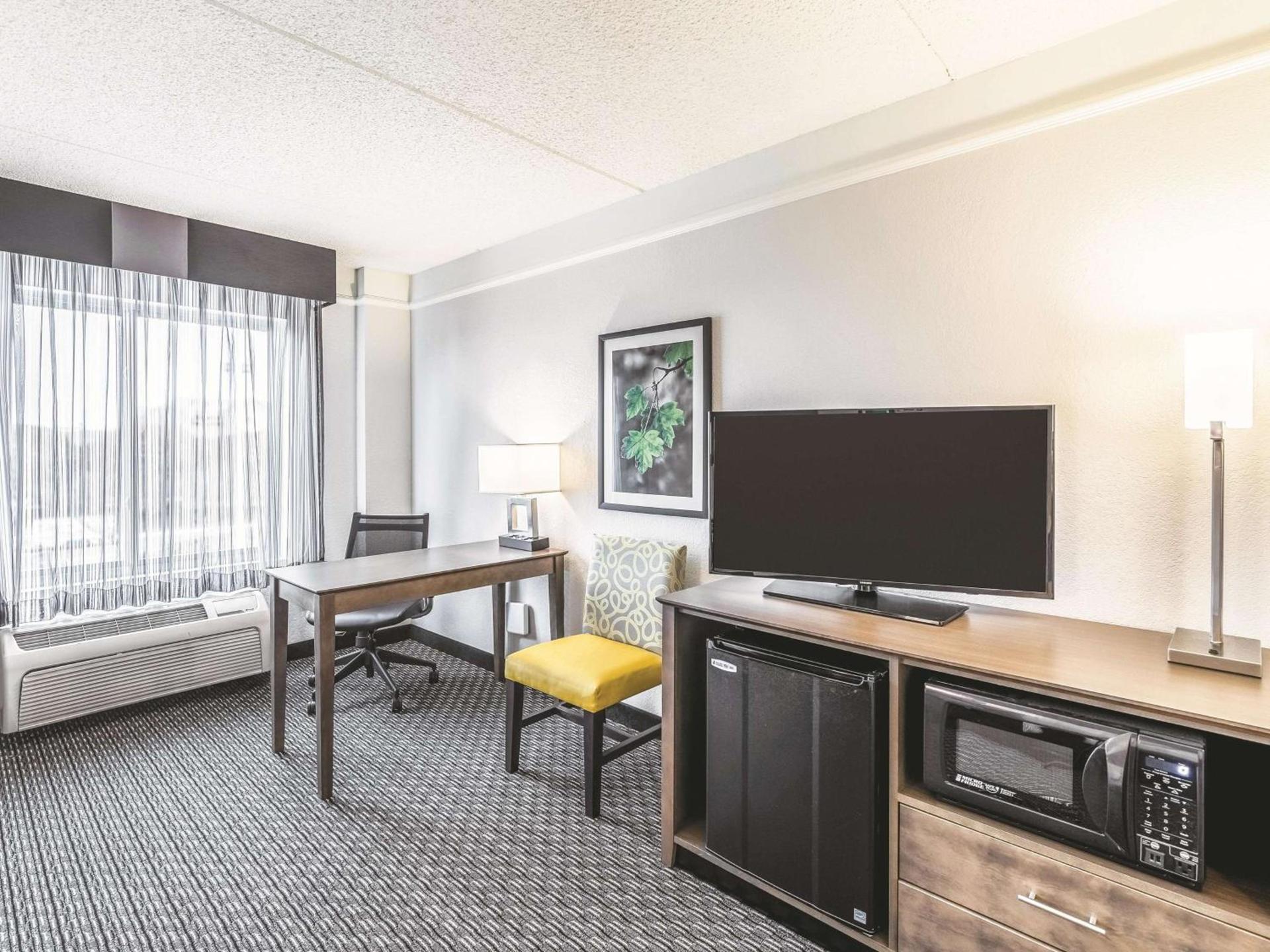 La Quinta by Wyndham Austin Airport photo 17