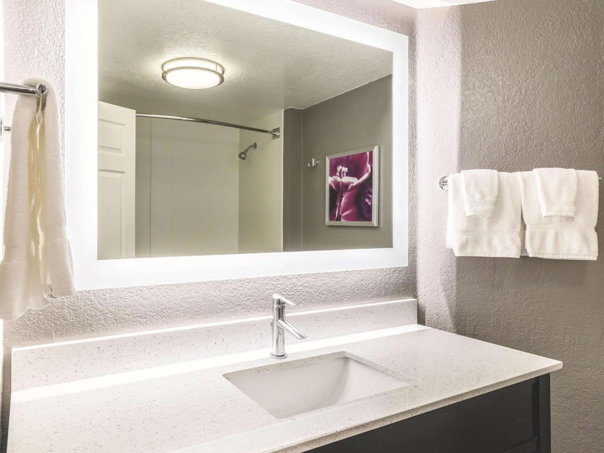 La Quinta by Wyndham Austin Airport photo 21