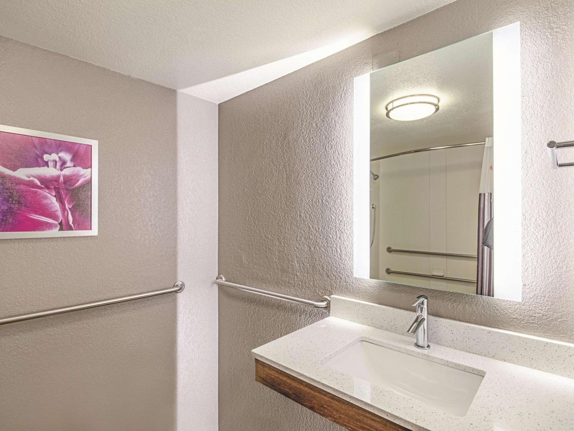 La Quinta by Wyndham Austin Airport photo 31
