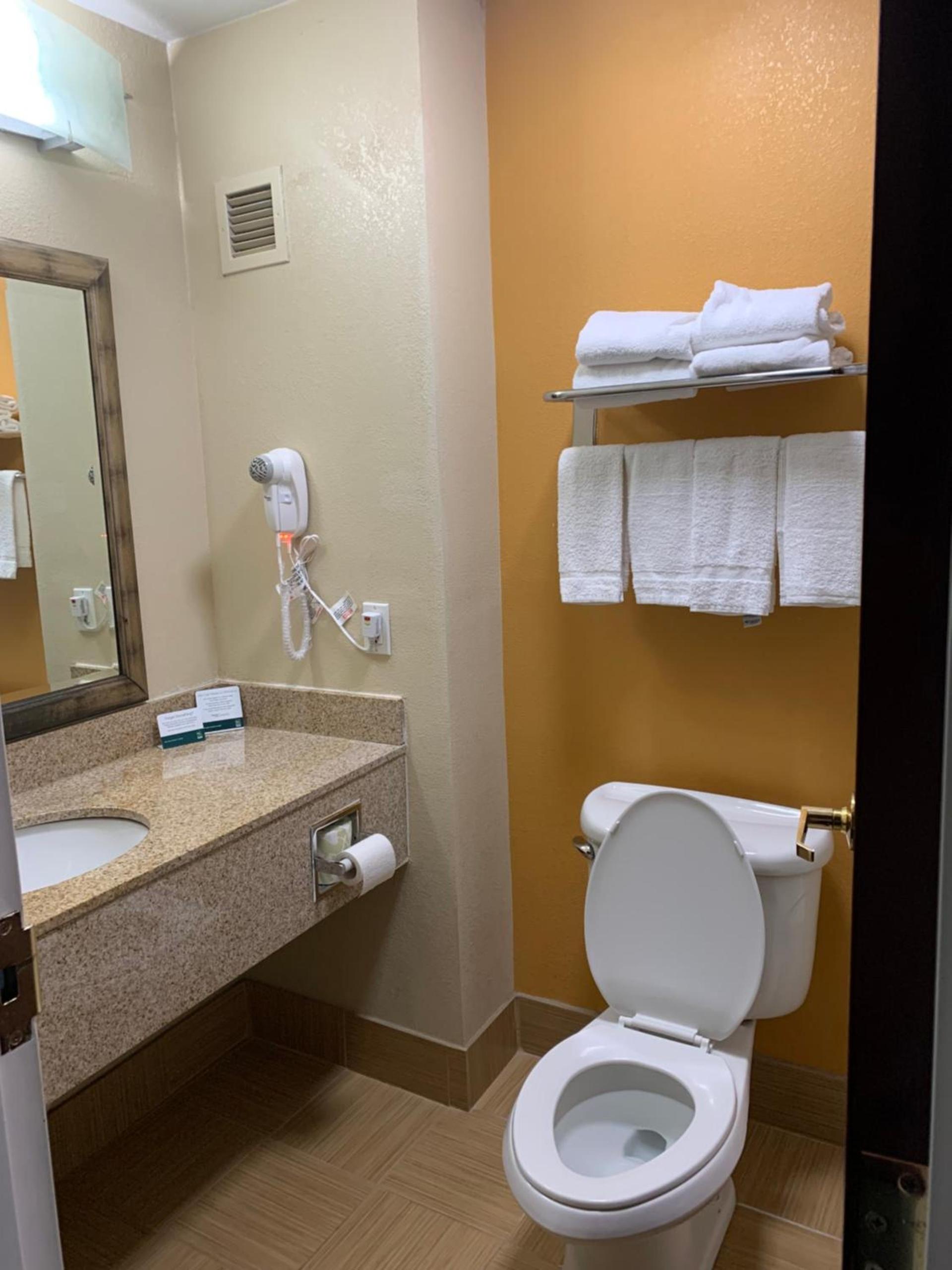 Quality Inn & Suites Quantico photo 40