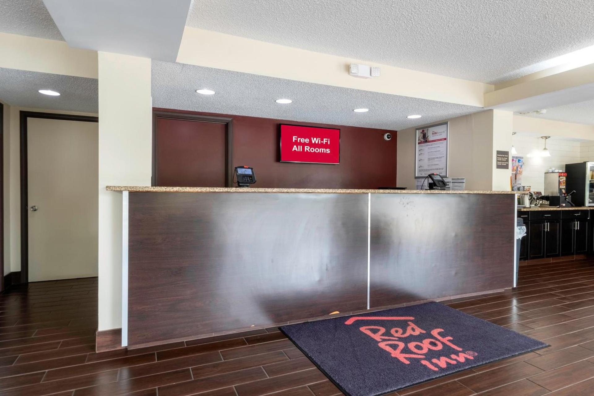 Red Roof Inn Charlottesville photo 4