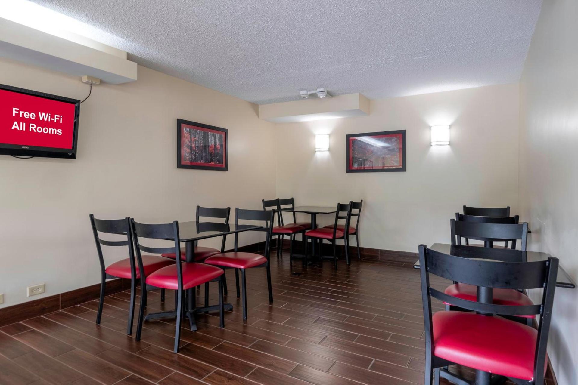 Red Roof Inn Charlottesville photo 7