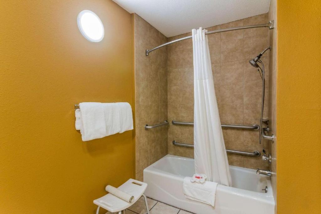 Econo Lodge Hesperia - Victorville I-15 photo 49