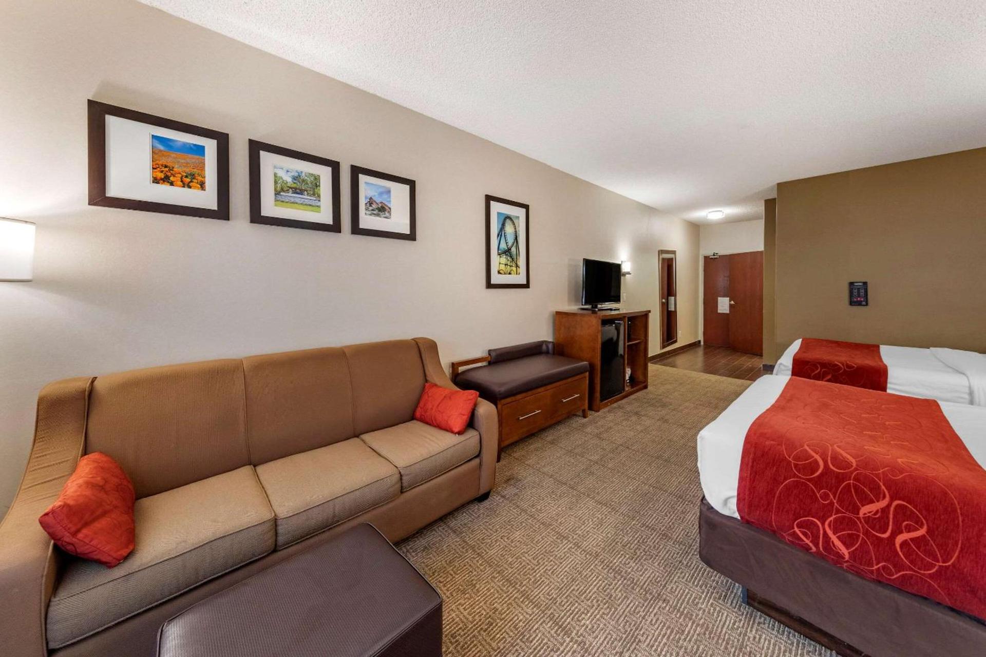 Comfort Suites Near Six Flags Magic Mountain photo 6
