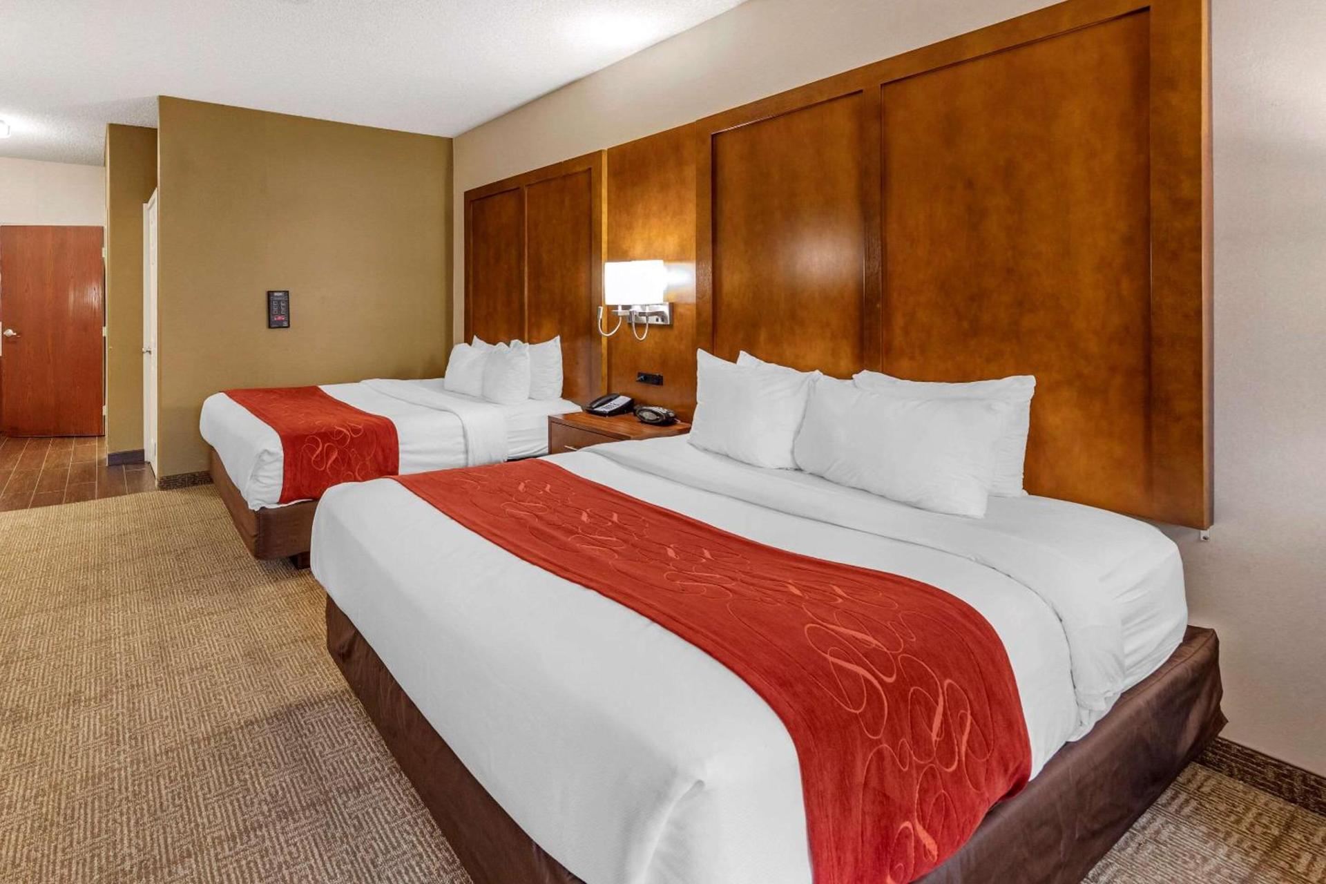 Comfort Suites Near Six Flags Magic Mountain photo 7