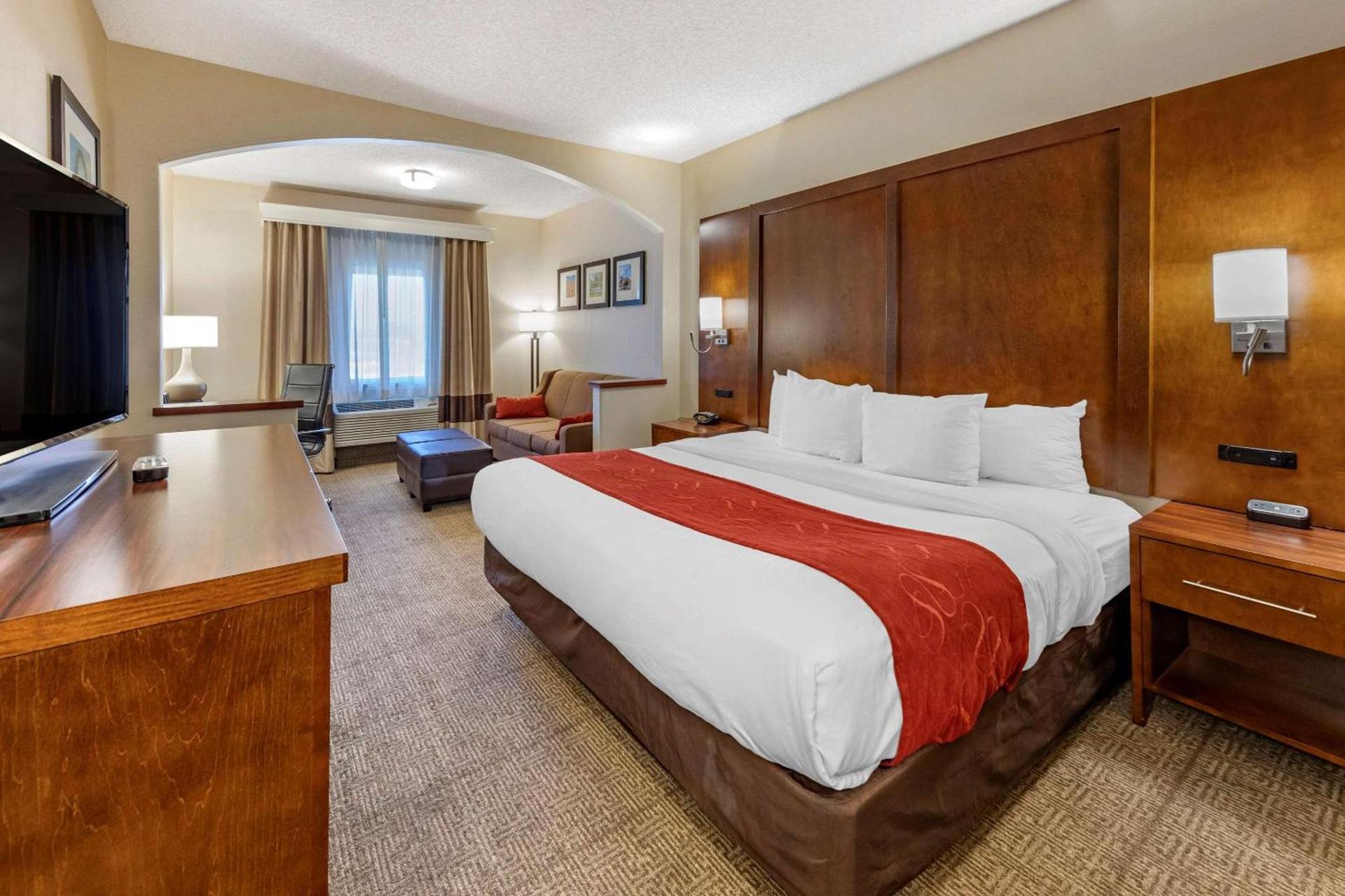 Comfort Suites Near Six Flags Magic Mountain photo 9