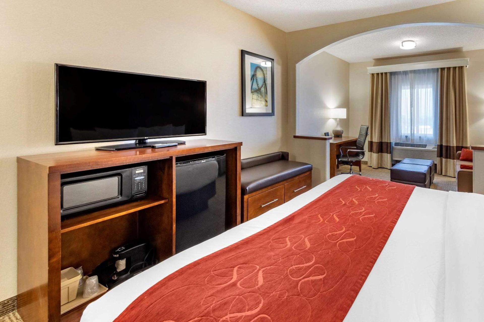 Comfort Suites Near Six Flags Magic Mountain photo 10
