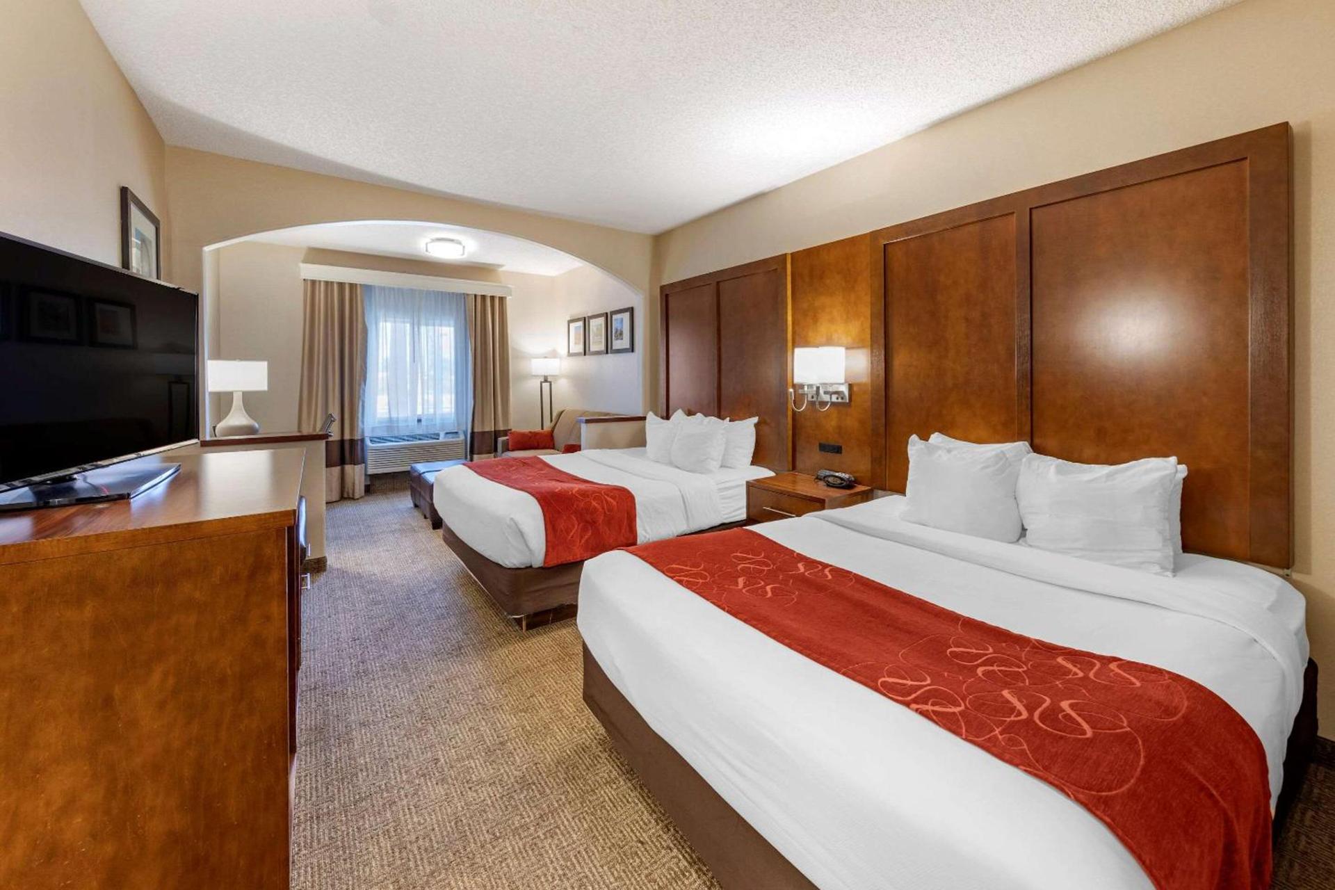 Comfort Suites Near Six Flags Magic Mountain photo 19