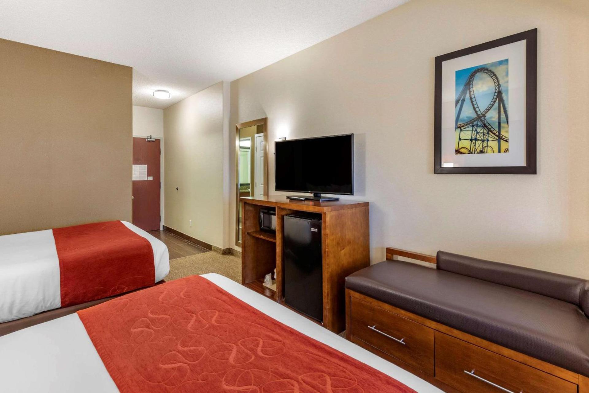 Comfort Suites Near Six Flags Magic Mountain photo 20