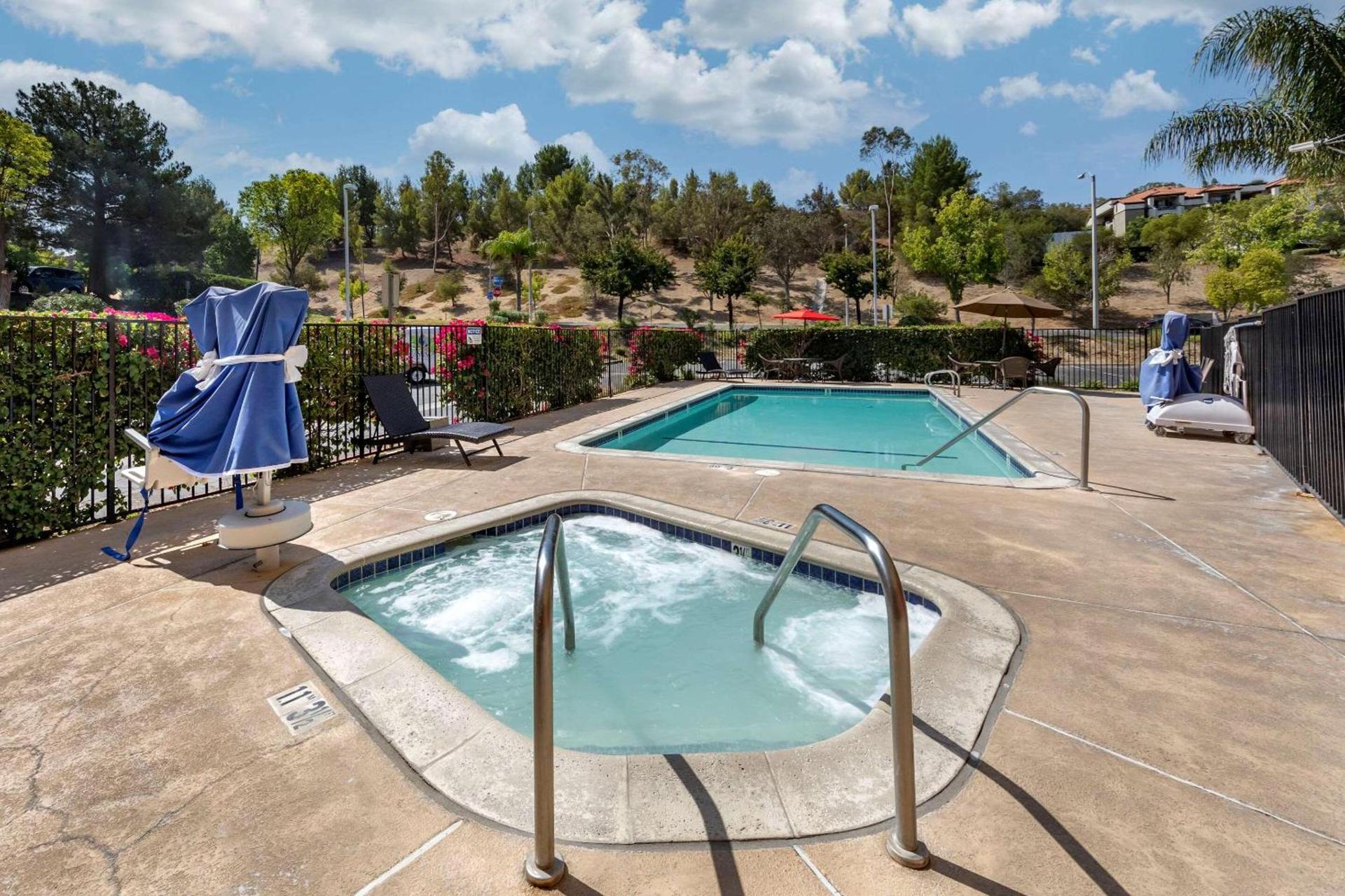 Comfort Suites Near Six Flags Magic Mountain photo 23