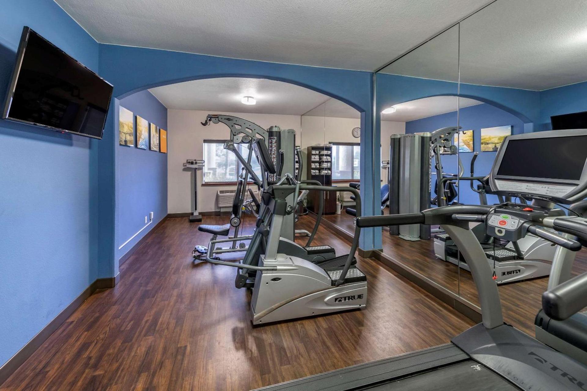 Comfort Suites Near Six Flags Magic Mountain photo 25