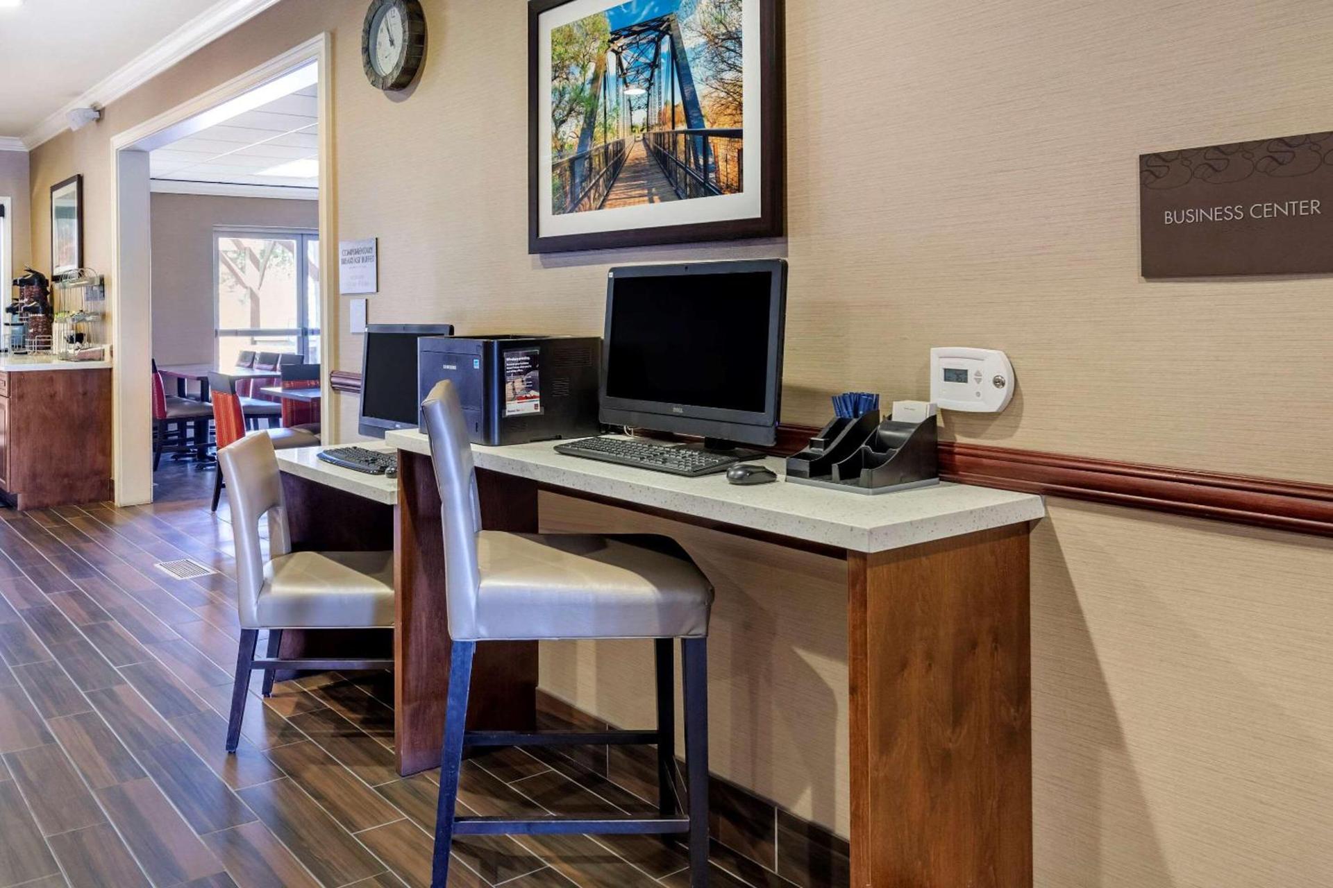 Comfort Suites Near Six Flags Magic Mountain photo 26