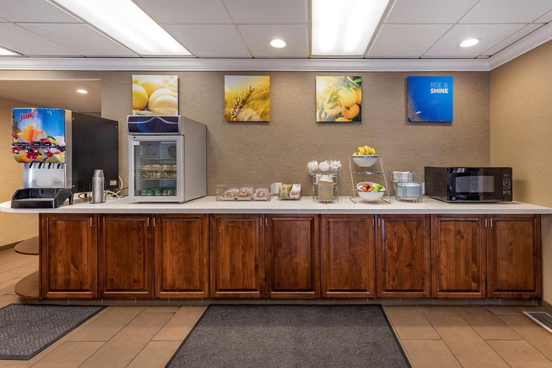 Comfort Suites Near Six Flags Magic Mountain photo 27