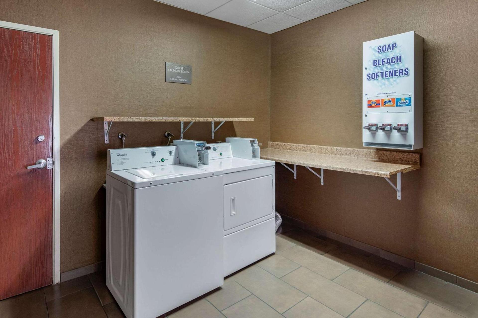 Comfort Suites Near Six Flags Magic Mountain photo 29
