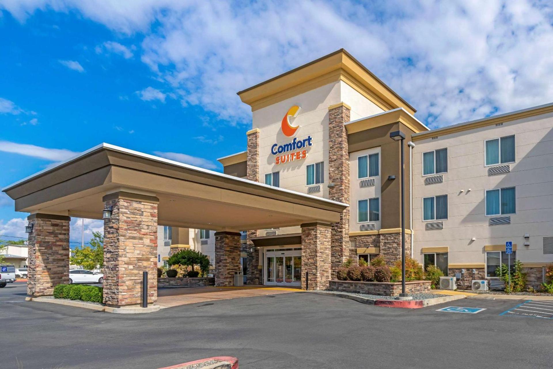 Comfort Suites Redding - Shasta Lake photo 59