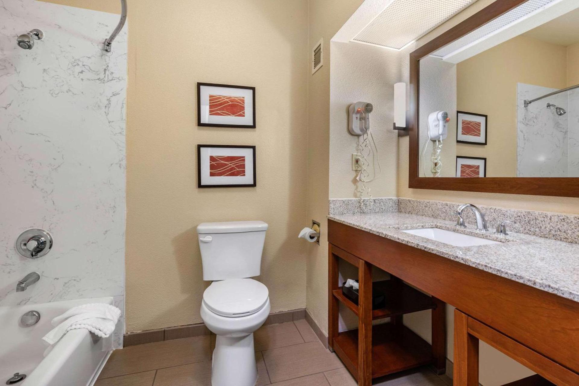 Comfort Inn & Suites Sacramento - University Area photo 26