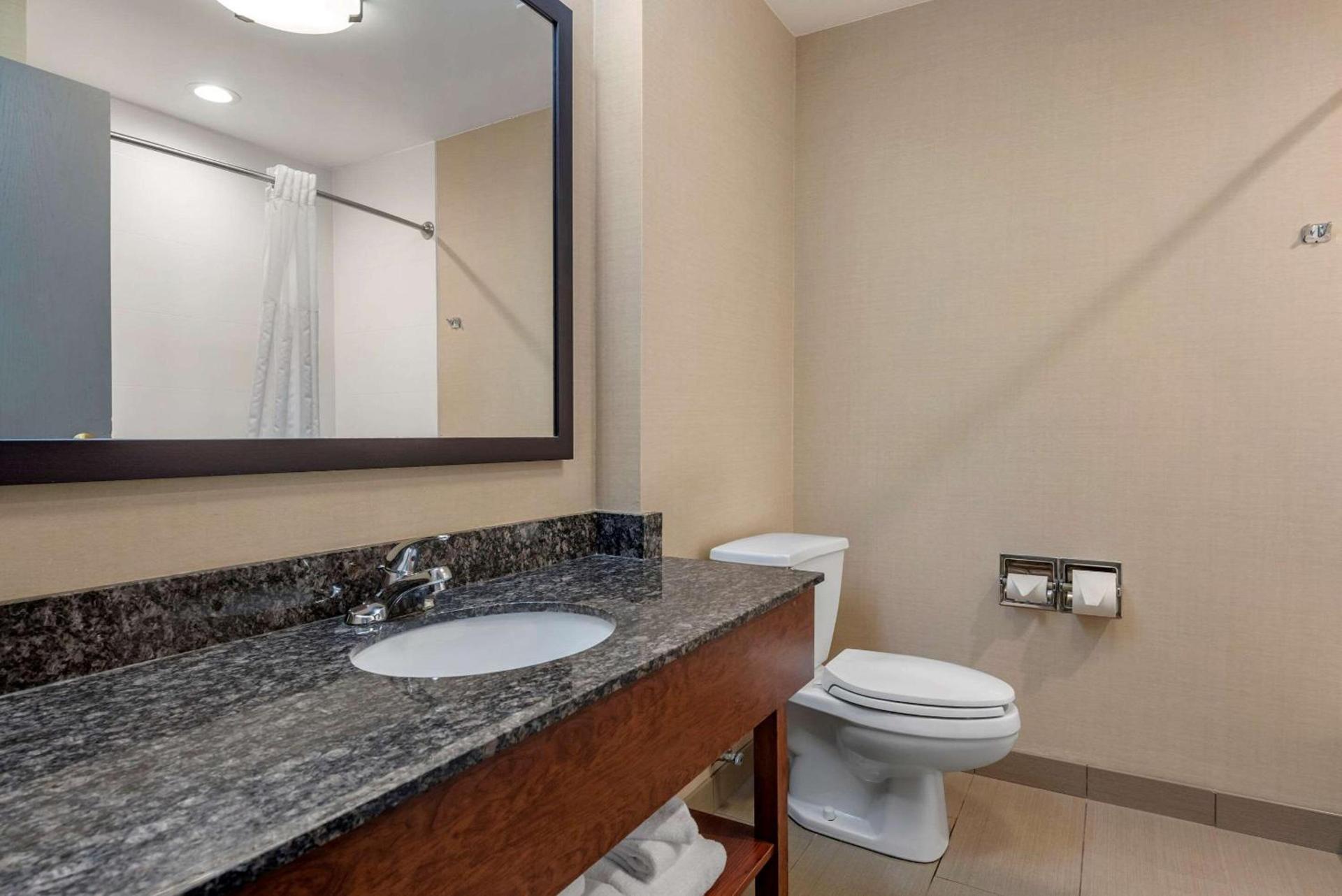 SureStay by Best Western Marion photo 11