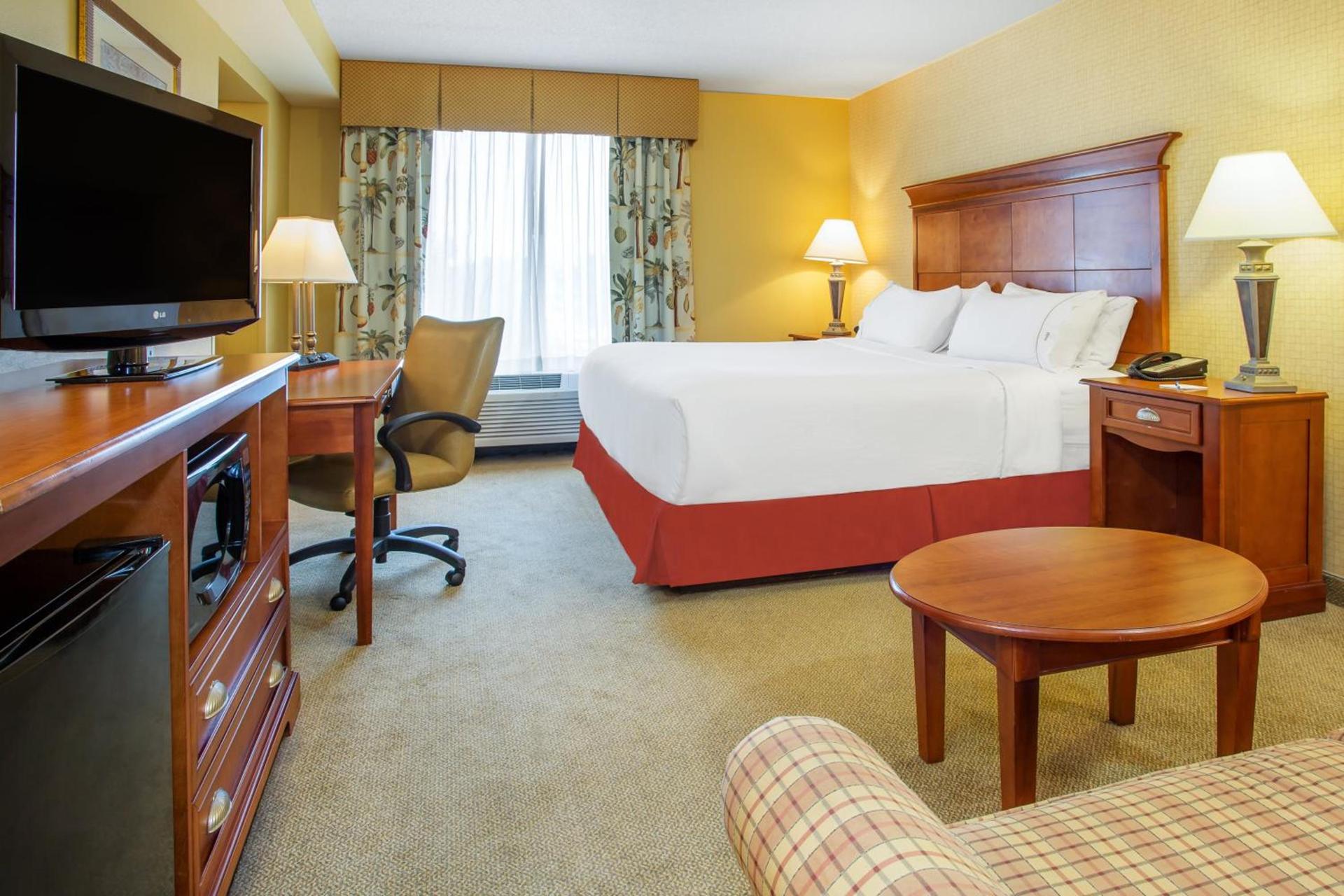 Holiday Inn Express & Suites Bloomington by IHG photo 15