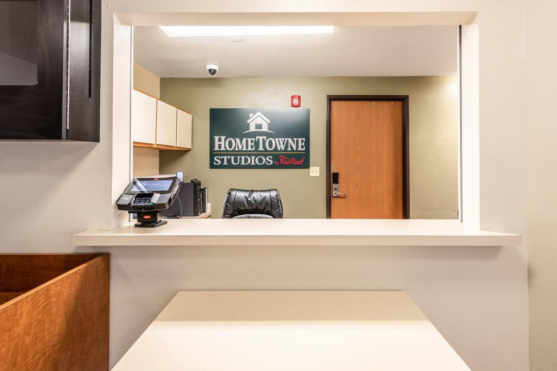 HomeTowne Studios by Red Roof Columbus photo 11