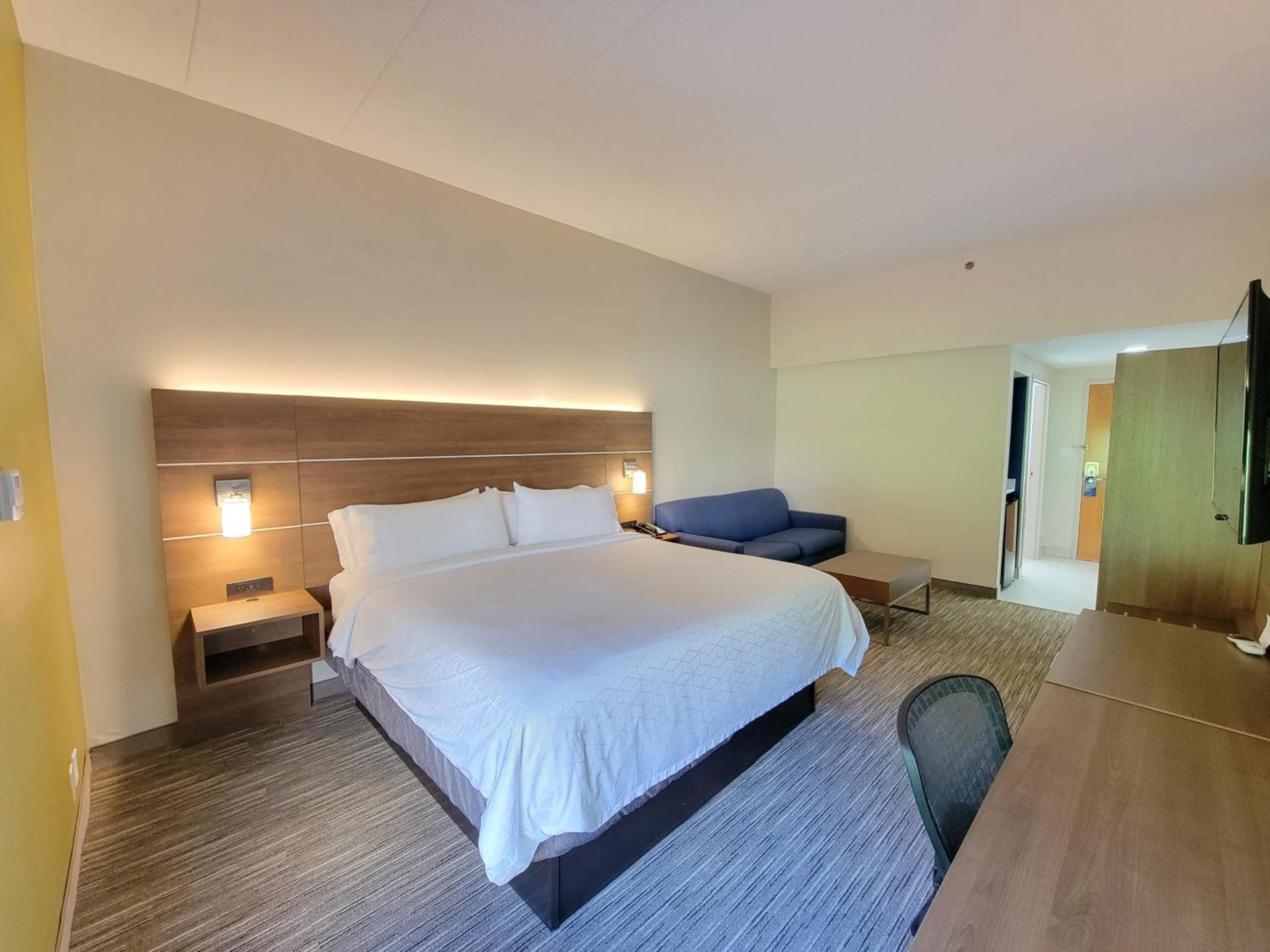 Holiday Inn Express Edgewood-Aberdeen-Bel Air photo 37